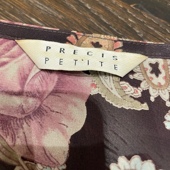 Gorgeous plum colored floral blouse with velvet piping - Picture 6 of 6